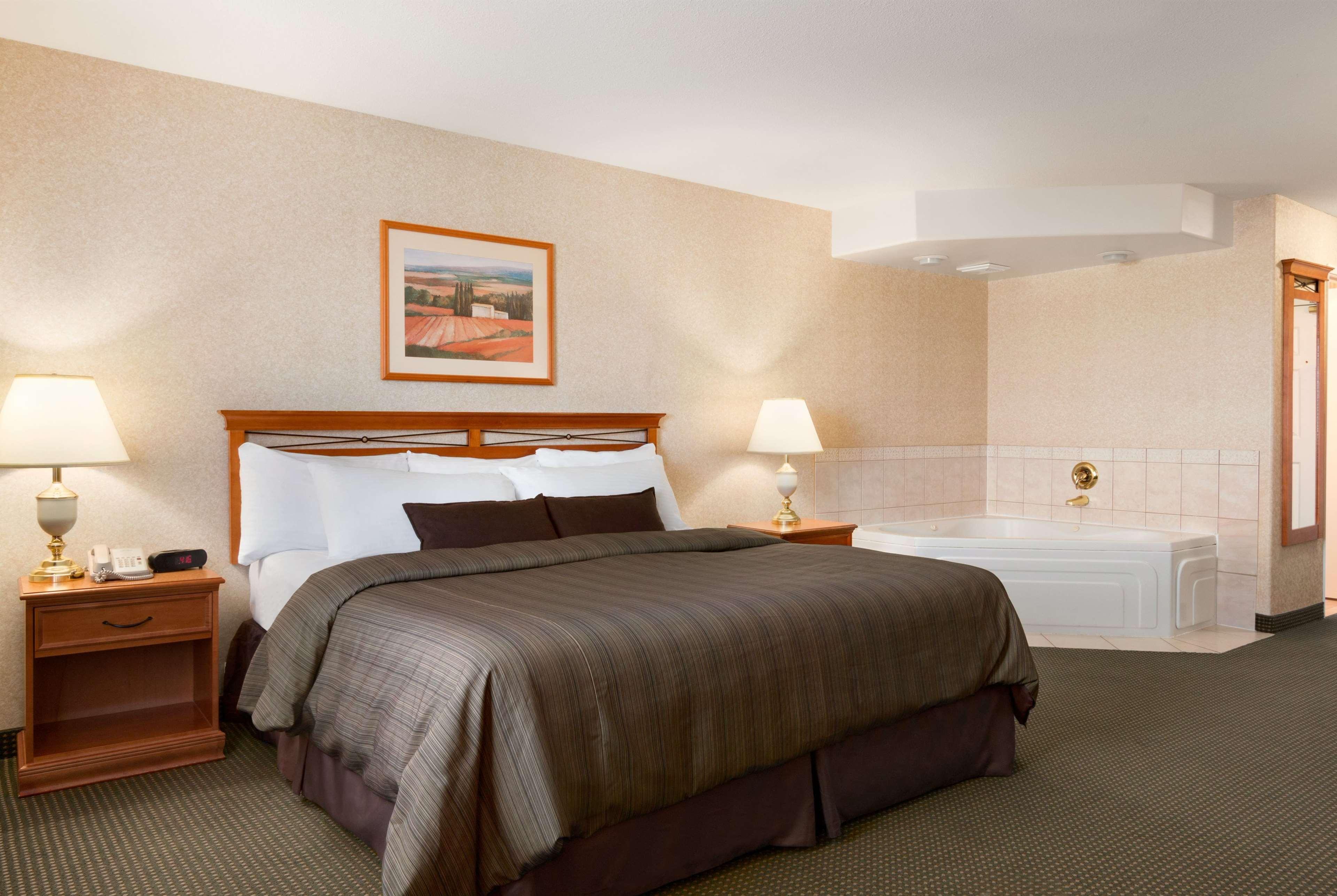 Days Inn By Wyndham Saskatoon Dış mekan fotoğraf