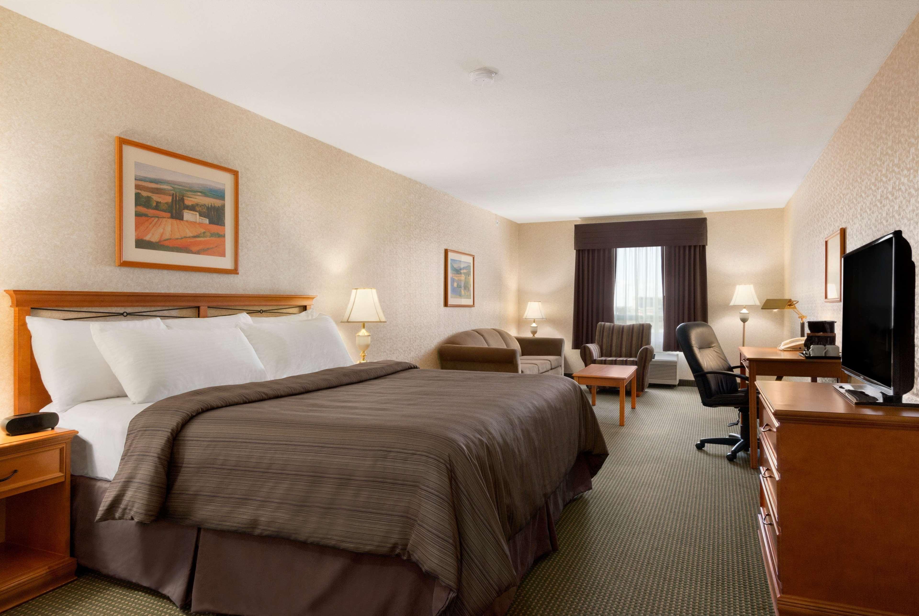 Days Inn By Wyndham Saskatoon Dış mekan fotoğraf