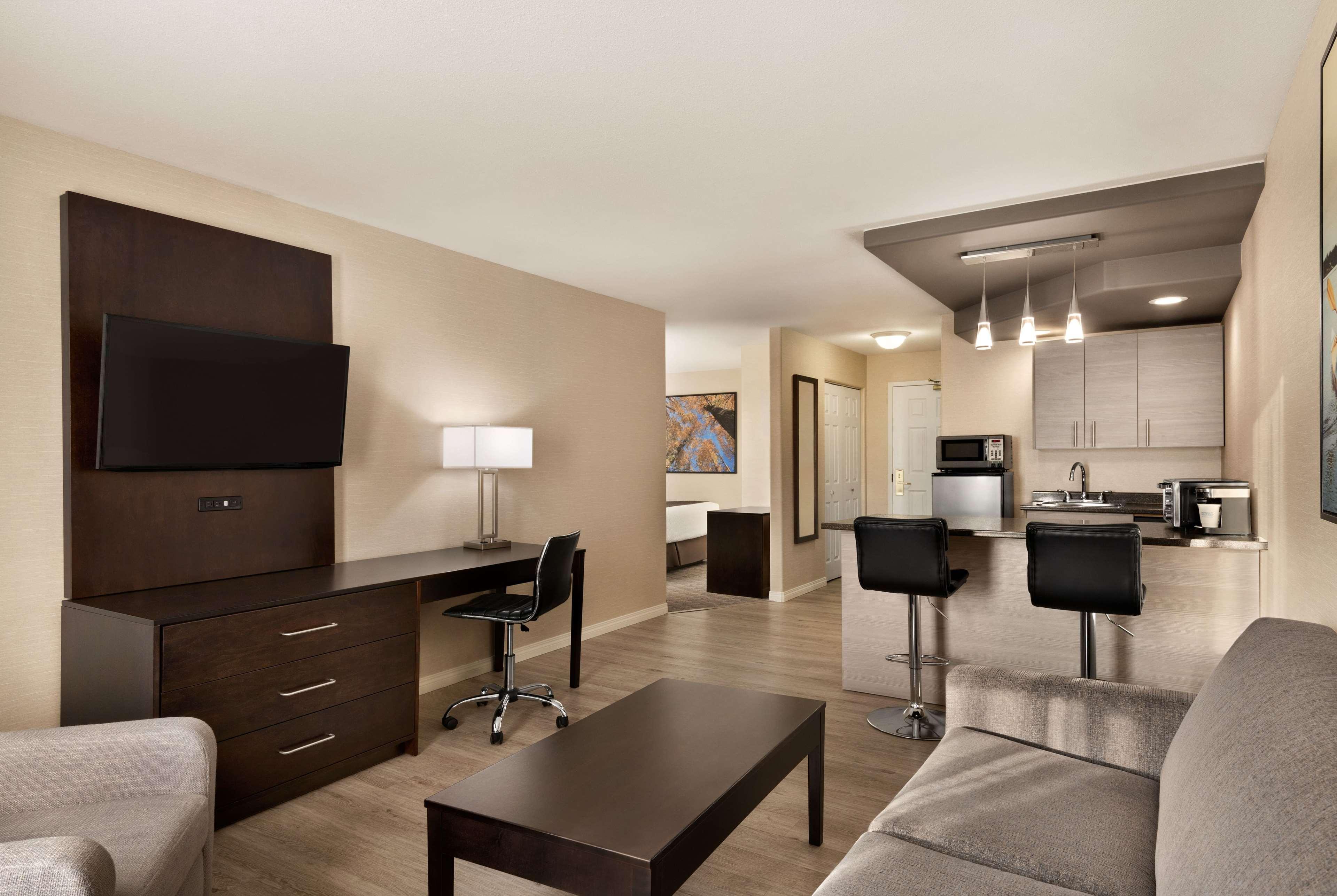 Days Inn By Wyndham Saskatoon Dış mekan fotoğraf