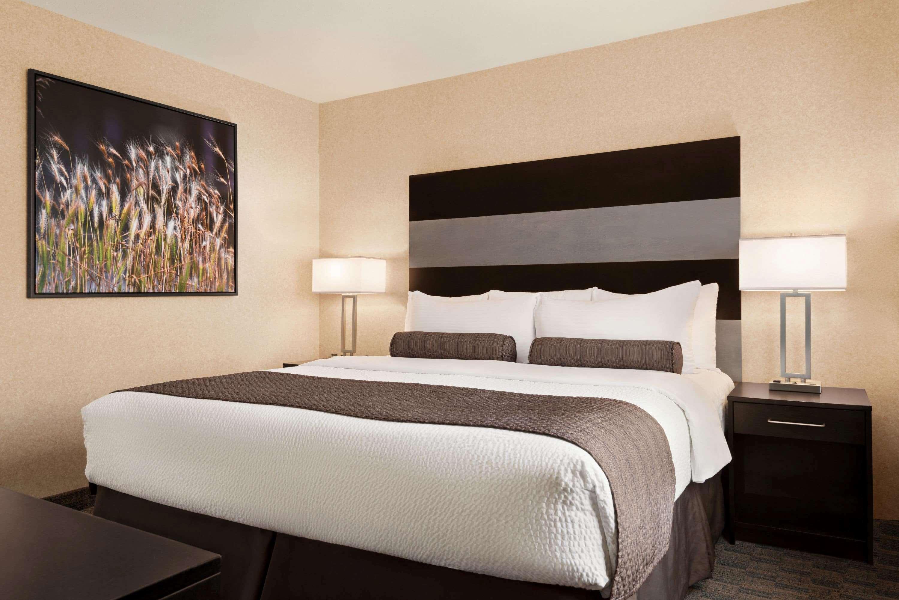 Days Inn By Wyndham Saskatoon Dış mekan fotoğraf