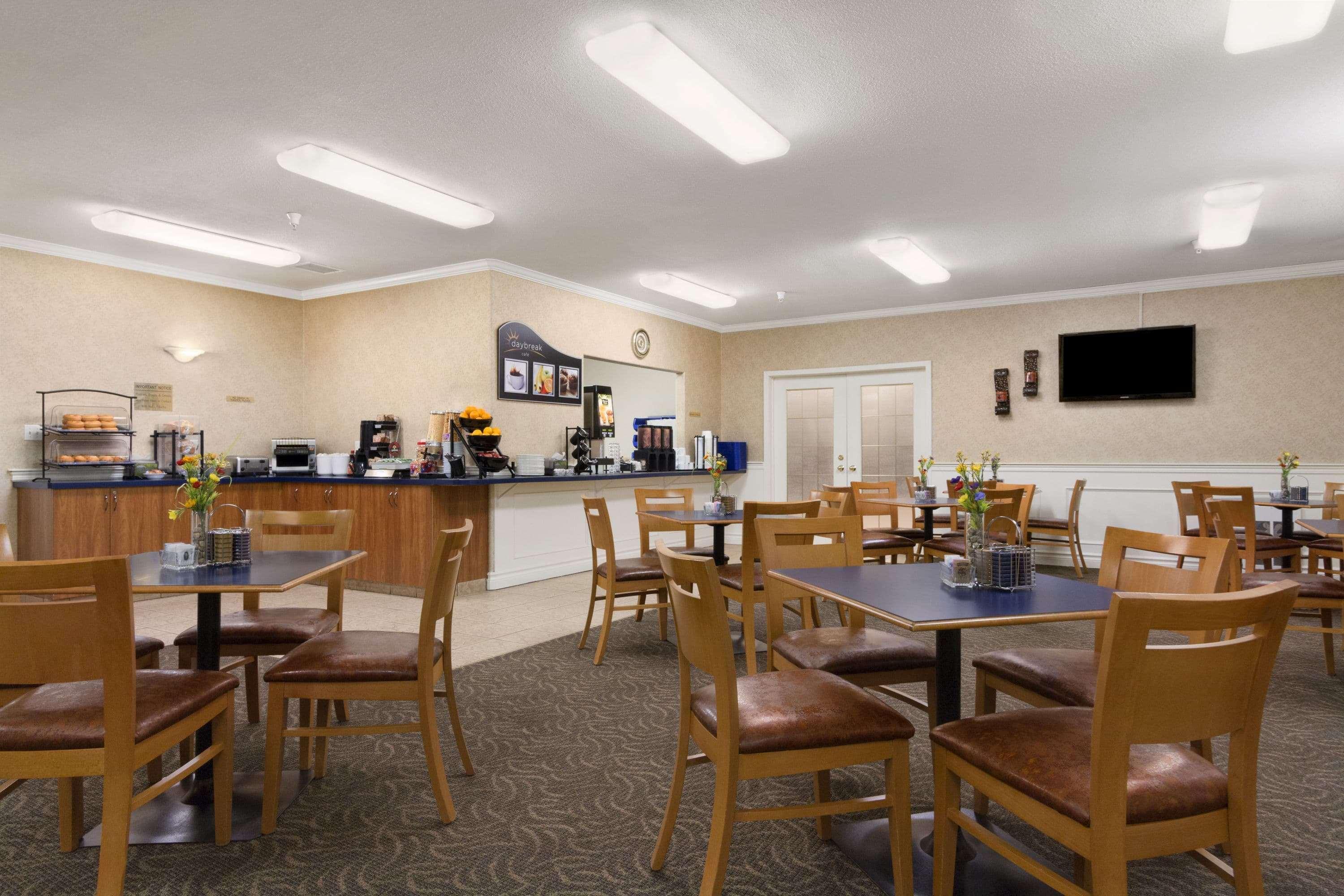 Days Inn By Wyndham Saskatoon Dış mekan fotoğraf