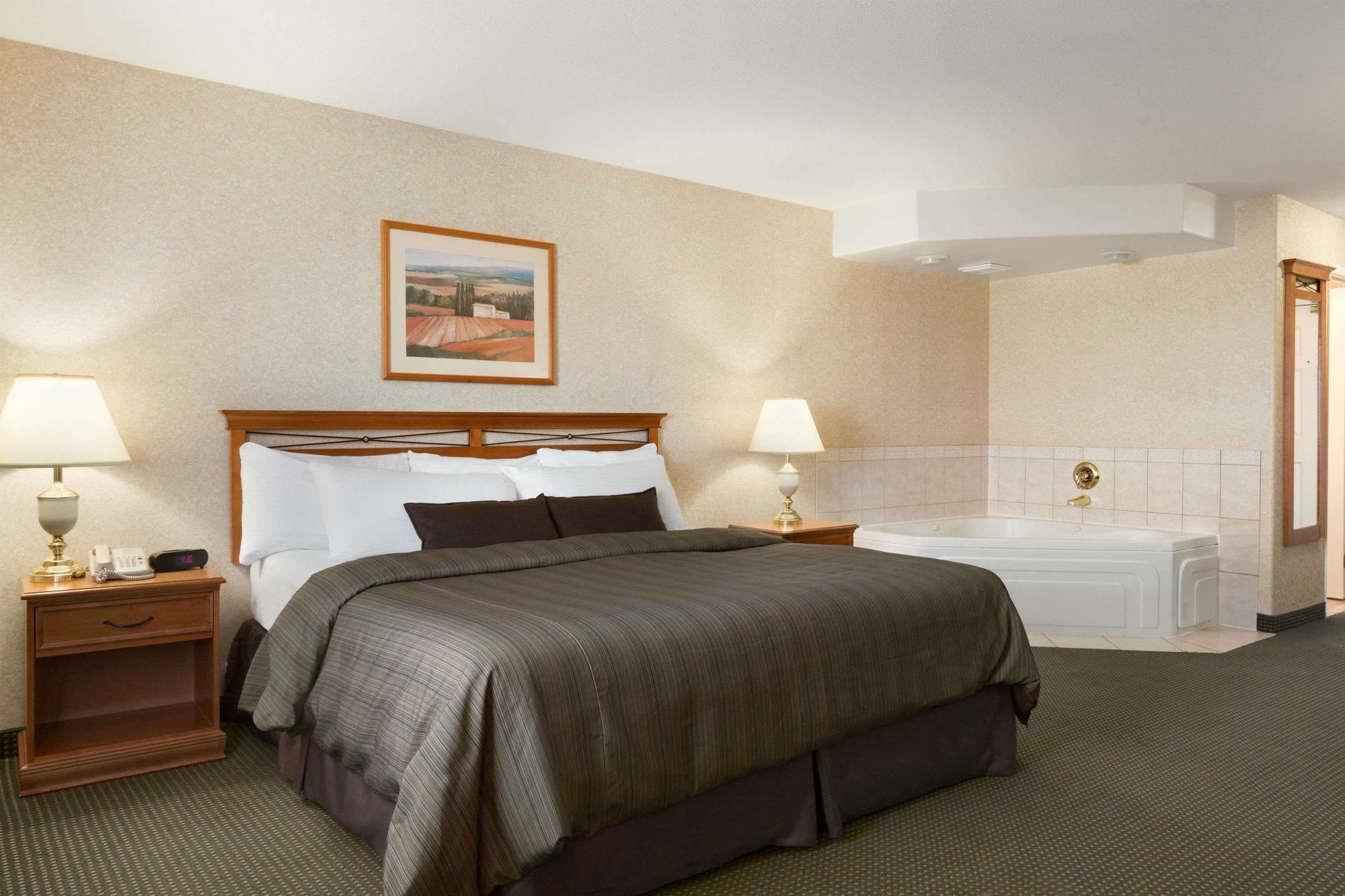 Days Inn By Wyndham Saskatoon Dış mekan fotoğraf